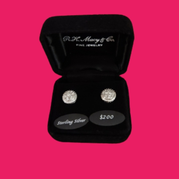 💥New Diamond Stud Earrings - Picture 8 of 10